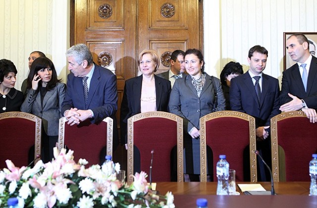 Премиерът представи на Росен Плевнелиев новите министри