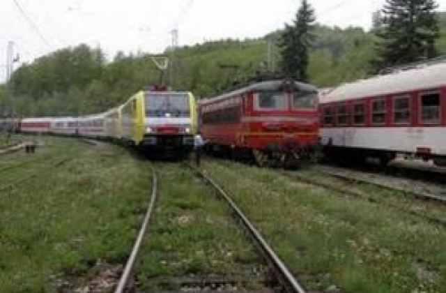 Влак прегази 78-годишна жена на прелеза край Гривица