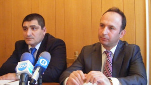 Задържаха двама за серия взломни кражби обирали магазин за 30