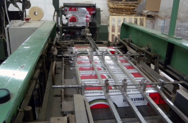 Съдът решава за ареста на двама от нелегалната цигарена фабрика