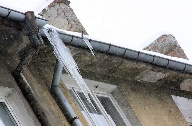 Изписват от Пирогов мъжа, чийто череп беше счупен от паднал леден блок