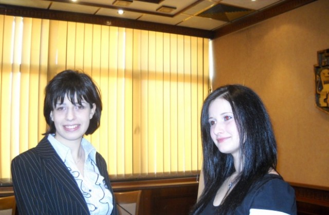 Две дами взеха властта във Варна за ден