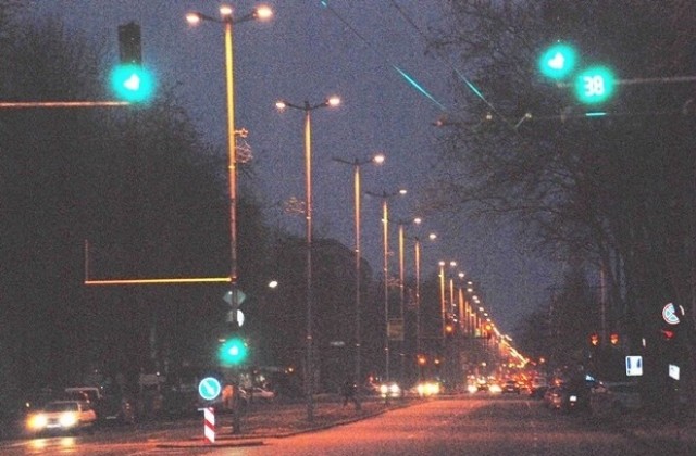 Вандали оставиха част от бул. „Симеон Велики” без осветление
