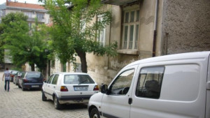 Затвориха паркинга до поликлиниката заради ремонт