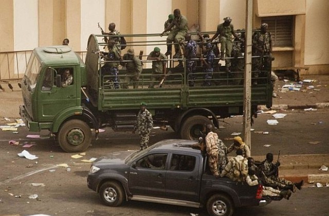 Държавен преврат в Мали, метежниците обявиха комендантски час