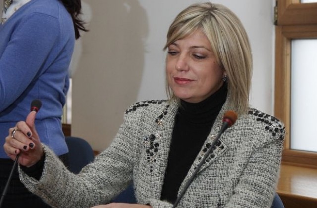 Сидерова не очаква пряка подкрепа от депутатите от „Атака” за новата партия