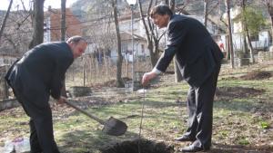 Обновяват уникална джамия