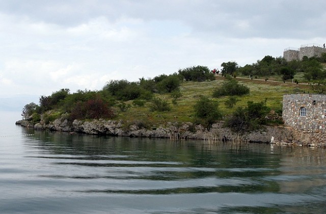 Извадиха четири тона експлозиви от Охридското езеро