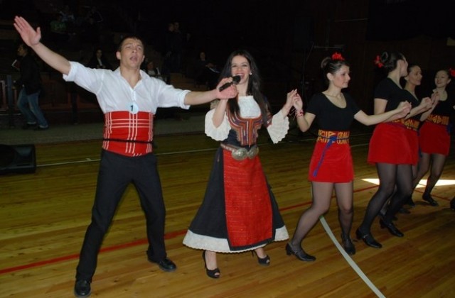 Абитуриентският тим на димитровградската езикова победи в надиграването