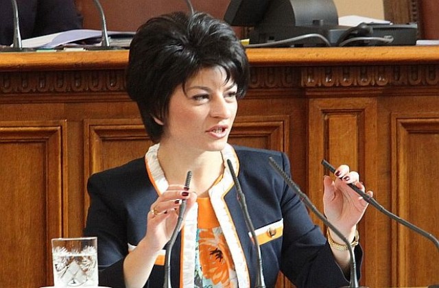 Десислава Атанасова: Трябва да има демонополизация на НЗОК