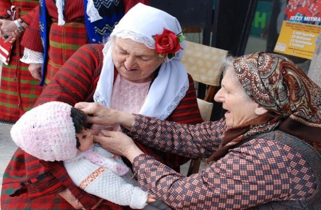 Благовещенски ритуали показаха на пазара в Димитровград