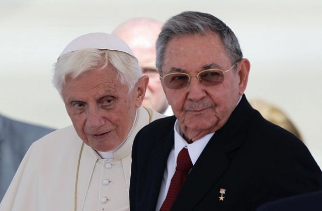 Папа Бенедикт Шестнайсети пристигна в Куба