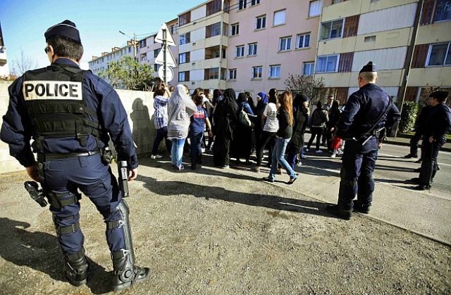 Полицията разполага със запис на убийствата в Тулуза, изпратен на Ал Джазира