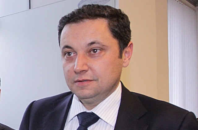 Министри давали гражданство на цели фамилии, съобщи Янев