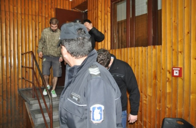 Задържаните при показната акция твърдят, че не се познават