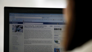 85 от хората комуникират чрез имейли