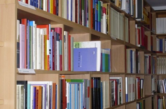 Дарителската кампания на областна администрация събира книги за бесарабските българи