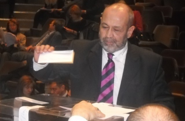 Янко Станев го няма в общината, фенове на „Спартак” скандират Мафия