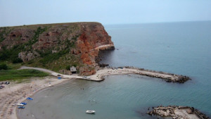 Отдават под наем морски плаж Русалка