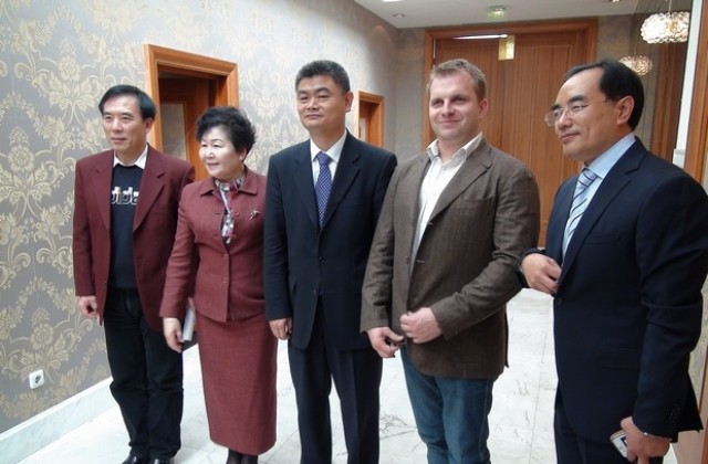 Виктор Азманов стана партньор на Китайската търговска палата