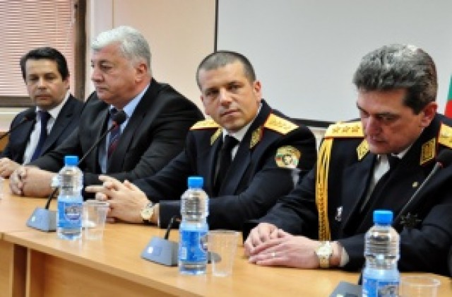 Наградиха пловдивски огнеборци и спасители за наводненията в Бисер