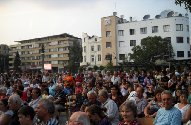 Първоаприлско шоу в Севлиево