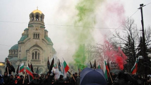Десетки излязоха на протест в Деня на монополите