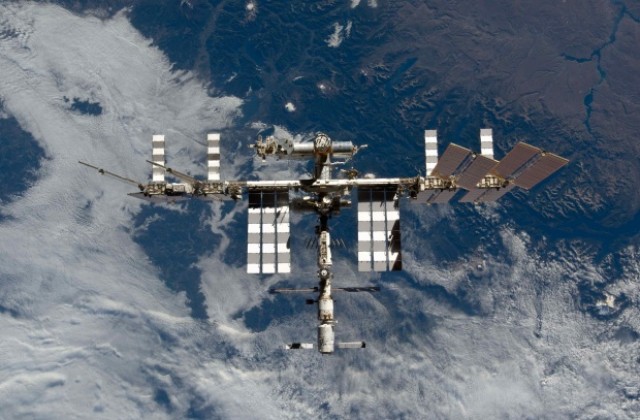 Астероид с размерите на пътнически самолет минава покрай Земята