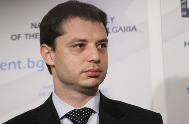 Добрев: Пилеем тока, ползваме от пет до осем пъти повече от нормалното за ЕС