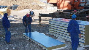 Дават тапии на отпаднали ученици с европроект