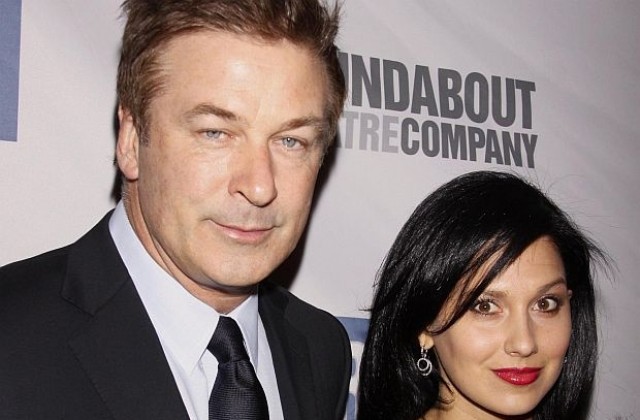 Алек Болдуин се сгоди