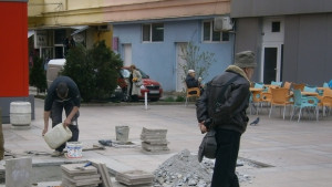 Ремонтират пешеходната зона