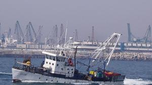 Арестуваният кораб найпосле се прибра делото обаче не е приключено