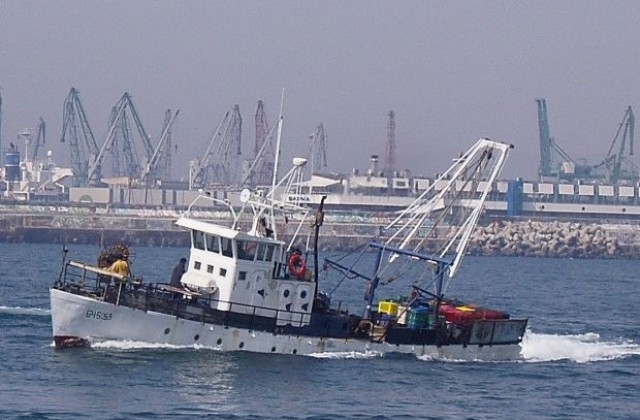 Български риболовен кораб се прибра от Румъния след година арест