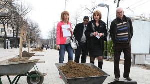 Събарят опасна сграда в Орландовци собствениците отказват да напуснат