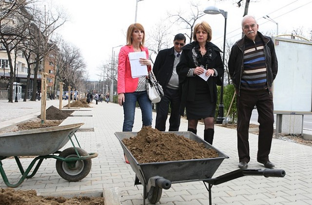 Събарят опасна сграда в „Орландовци”, собствениците отказват да напуснат