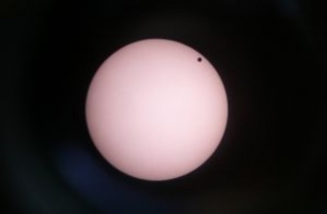 Венера може би има полярни сияния