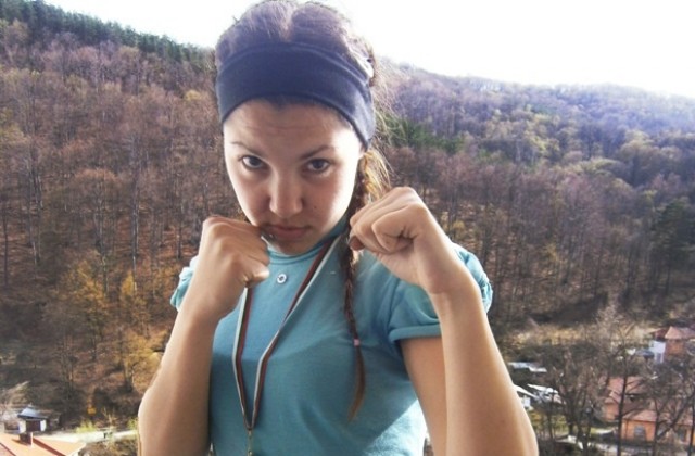 Амелия Рачева - вицешампионка по бокс за жени