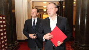 Опозицията внесе вот на недоверие към кабинета заради Белене