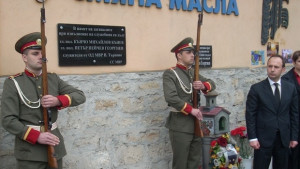 Поставиха паметна плоча на загиналите в Самоводене полицаи