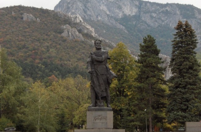 Враца ще привлича туристи с осветени скали