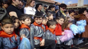 Ибряма и фолк певицата Кали веселят ромите в Каварна