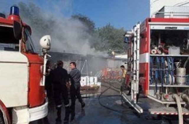 Горя бензиностанция в столицата
