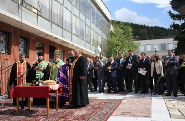 Мъглиж отпразнува деня си с веселие и водосвет