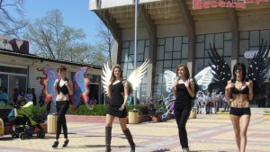 Черни ангели и върбови клонки на пазара в Димитровград