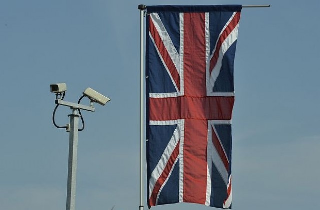 Британски ученици са вербувани да шпионират учителите си