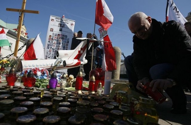 Поляците си спомниха за Лех Качински, демонстранти запалиха чучело на Путин