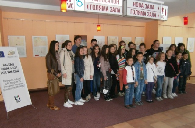 Изложба на македонски и български деца в Кюстендил