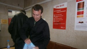 Шуменец плати сметка за ток с 365 кг монети