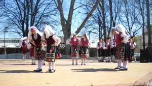 Фолклорен концерт и изложба на площада в чест на Възкресение